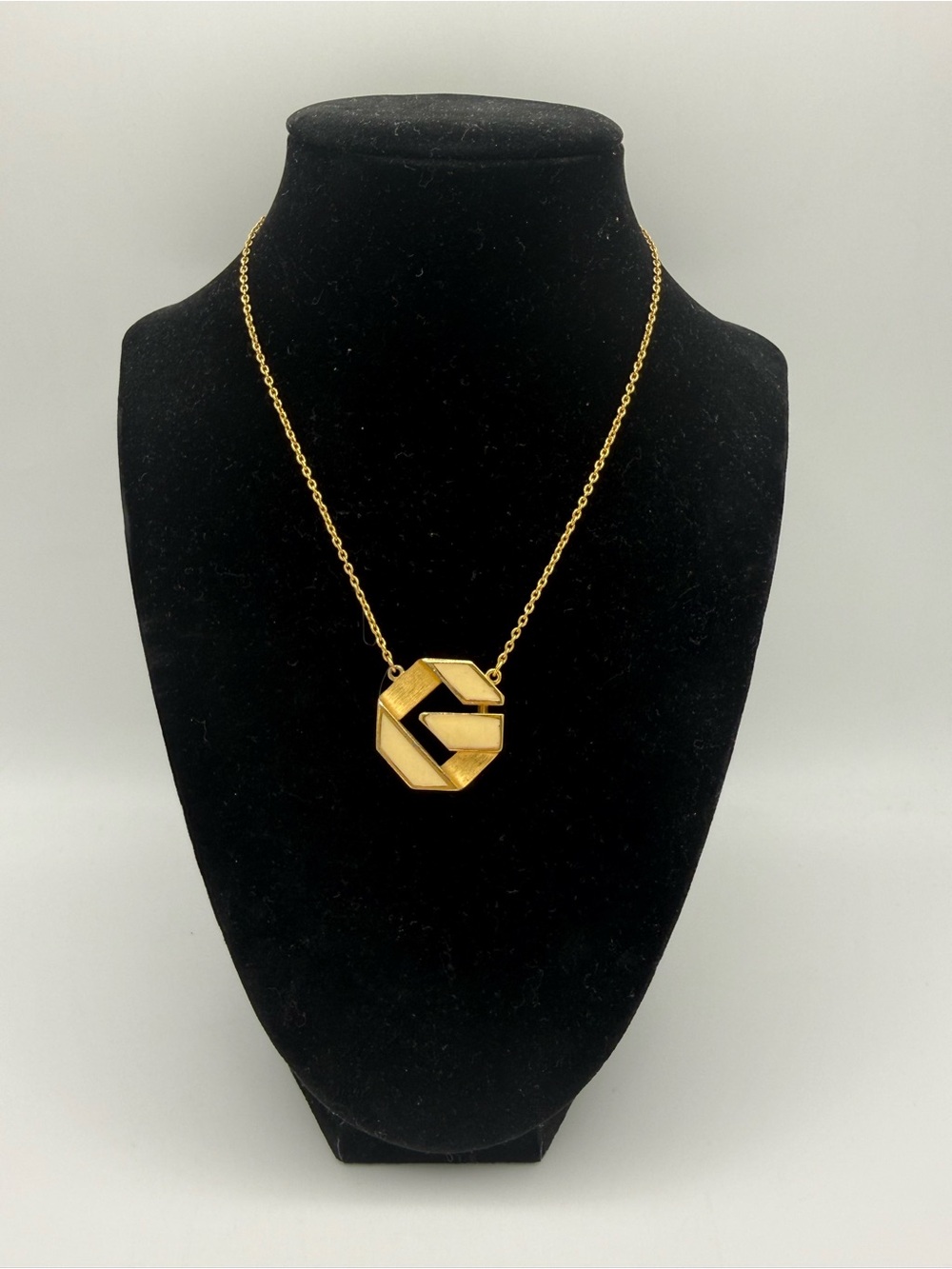 Givenchy Vintage Enamel G Pendant Necklace - Picture 3 of 9